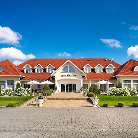 Hotel Millenium Góra Motyczna Eksteriør bilde