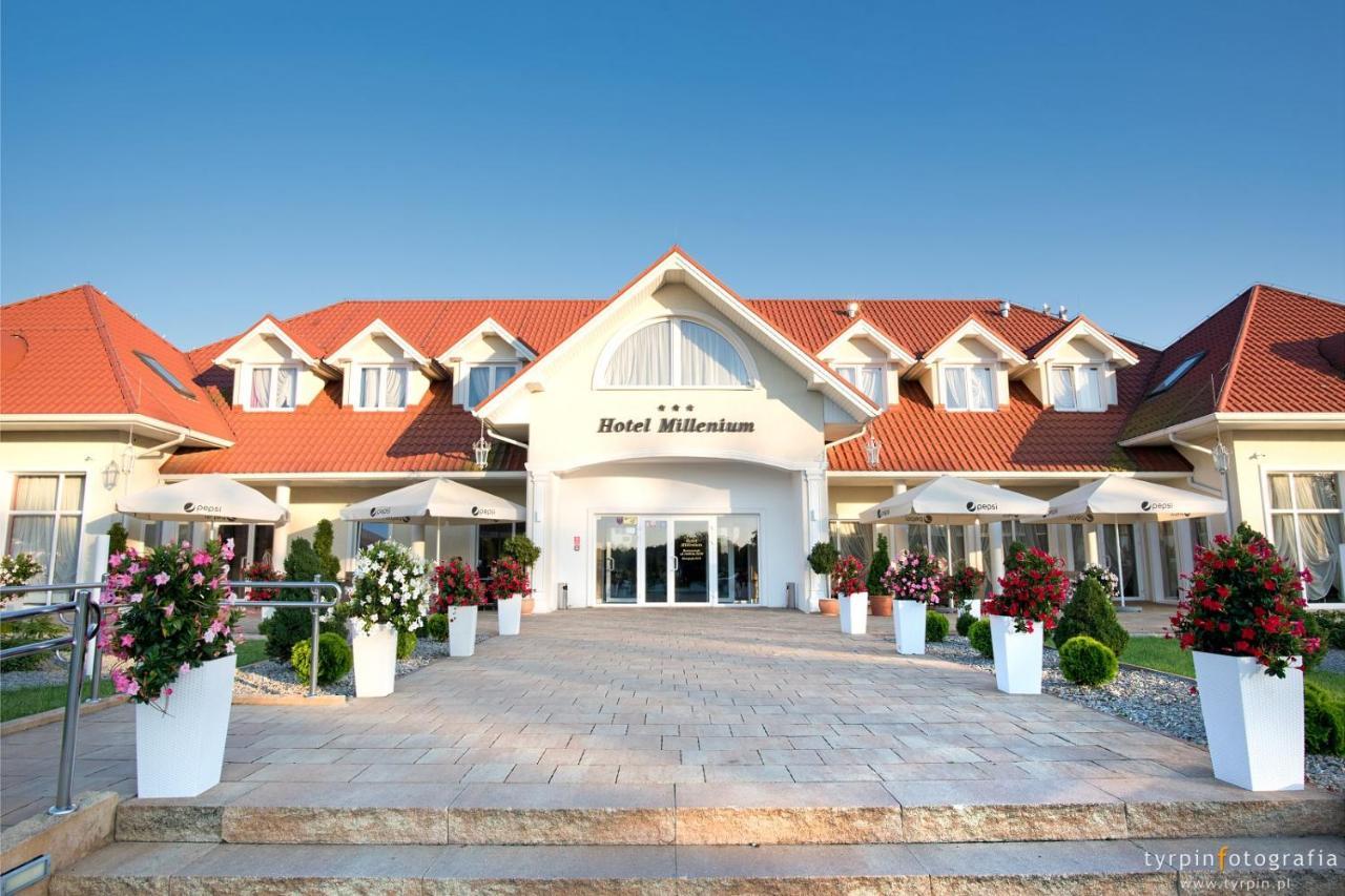 Hotel Millenium Góra Motyczna Eksteriør bilde