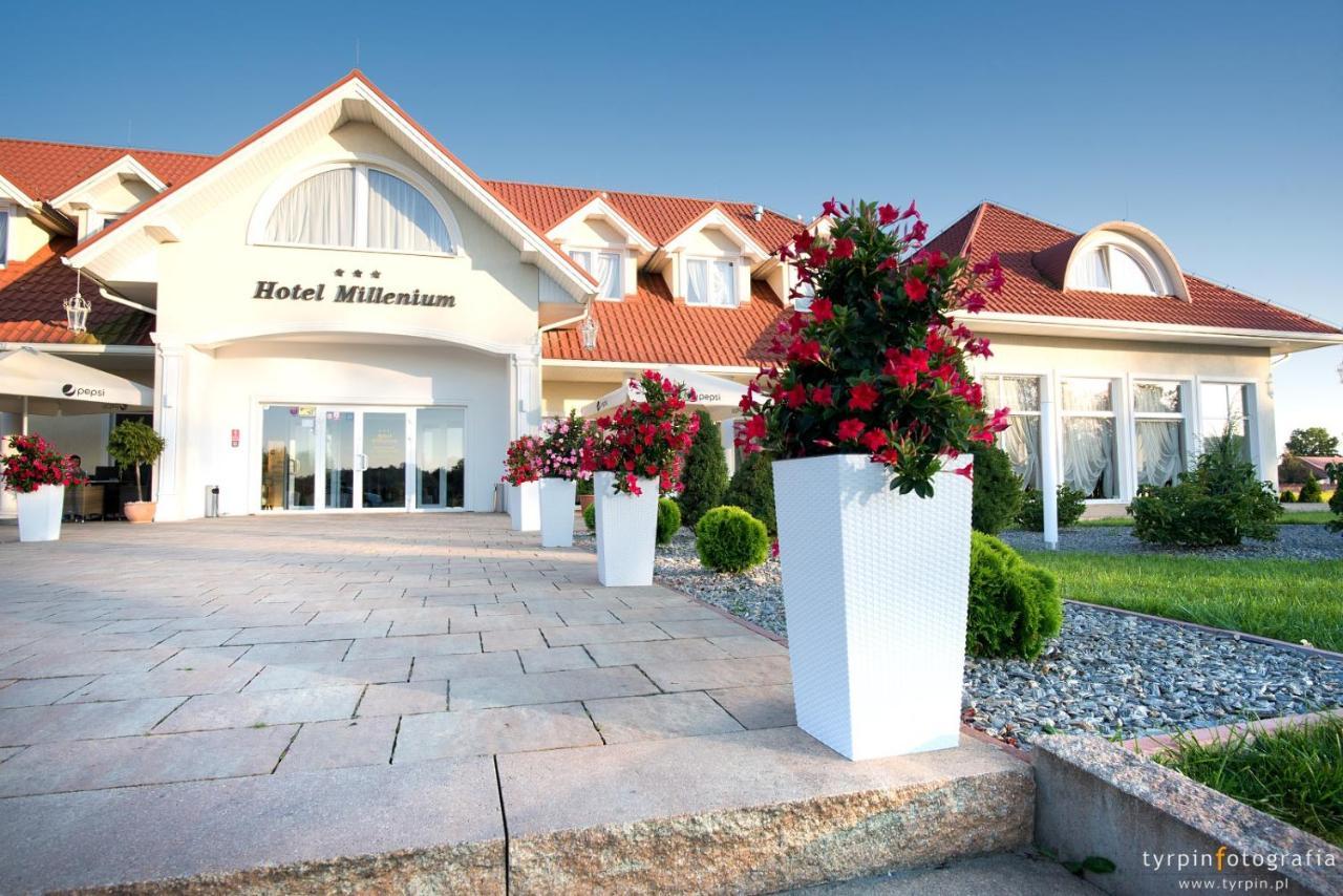 Hotel Millenium Góra Motyczna Eksteriør bilde