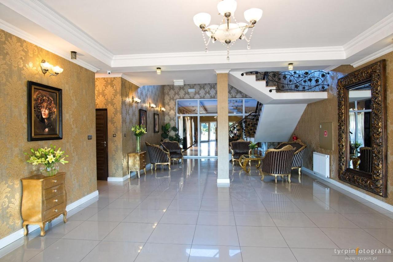 Hotel Millenium Góra Motyczna Eksteriør bilde