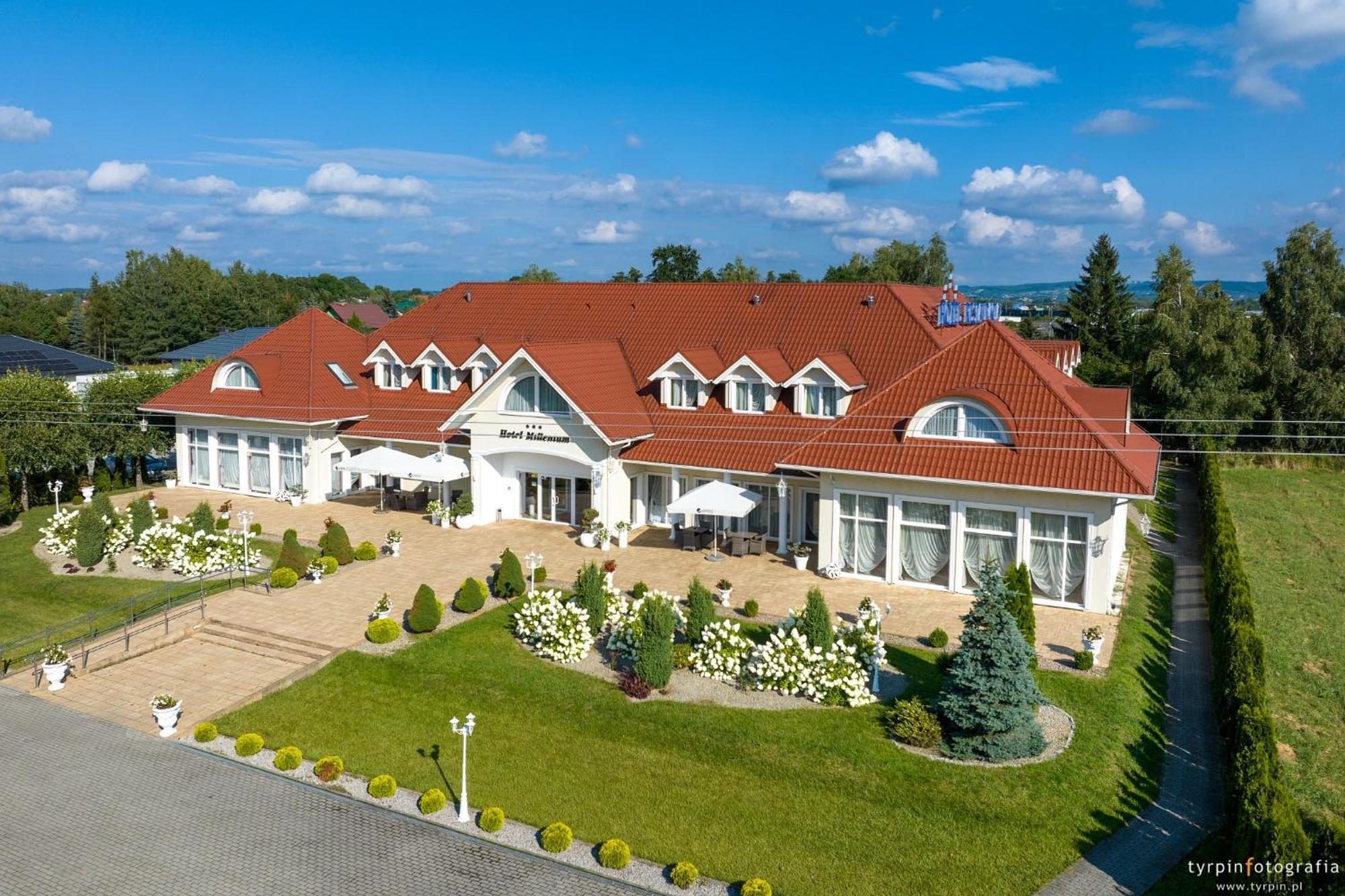 Hotel Millenium Góra Motyczna Eksteriør bilde