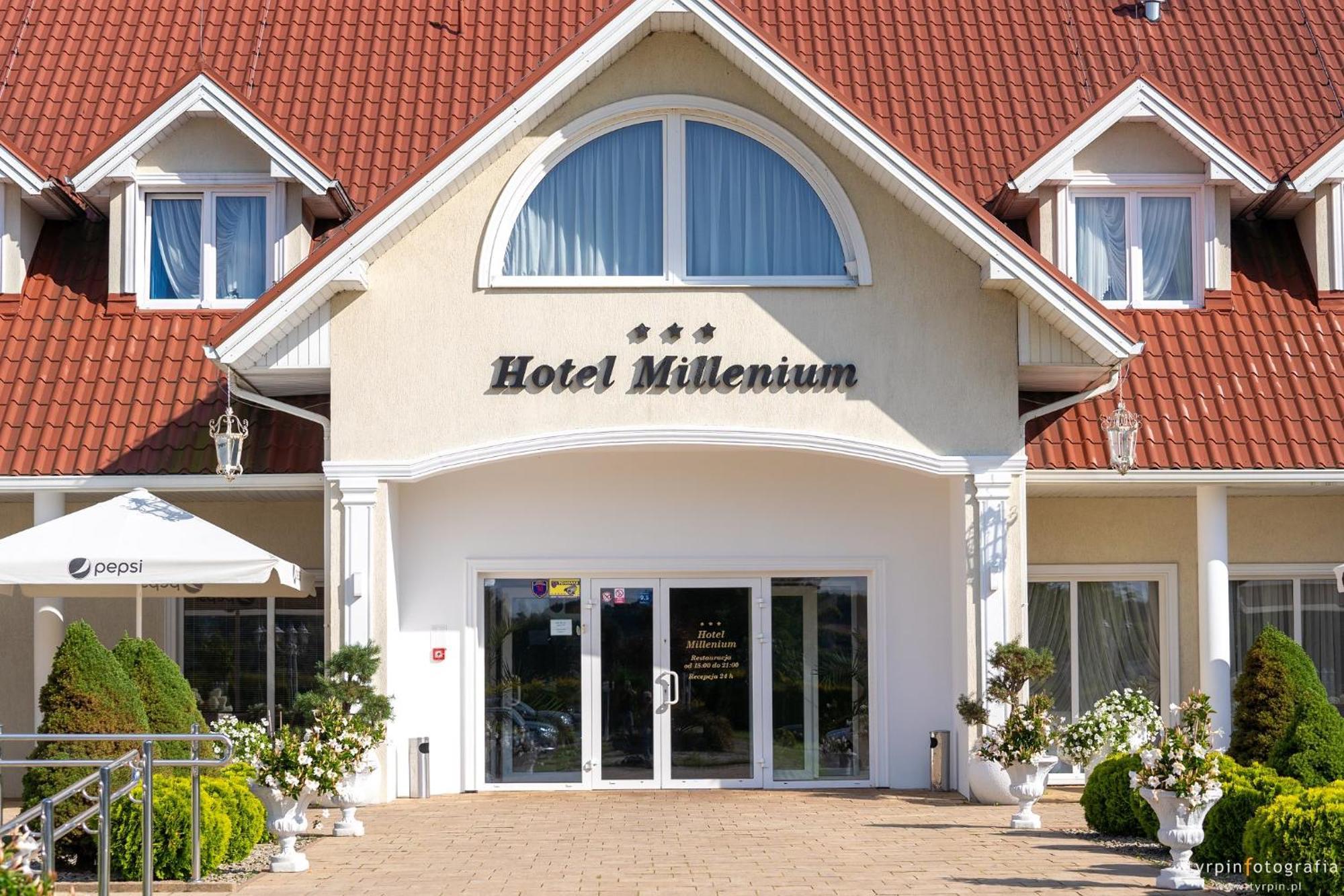 Hotel Millenium Góra Motyczna Eksteriør bilde